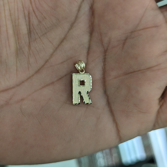 10kt Real Gold Initial R Pendant - Picture 4 of 8